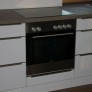 Kueche-Rosenheim-Grifflos-Weiß-Lackiert-Steinarbeitsplatte-Marmor-Bora-Siemens-Quest-Immobilien-Kolbermoor-Weyarn-Muenchen-Giuseppe-E-Amici-Schreinerei-Hoehensteiger-Raumansicht-05