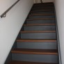 Treppe-Rosenheim-Eiche-Astig-Gebeitzt-Lackiert-Metallwangen-Quest-Immobilien-Alte-Spinnerei-Kolbermoor-Weyarn-Muenchen-Schreinerei-Hoehensteiger-Frontansicht